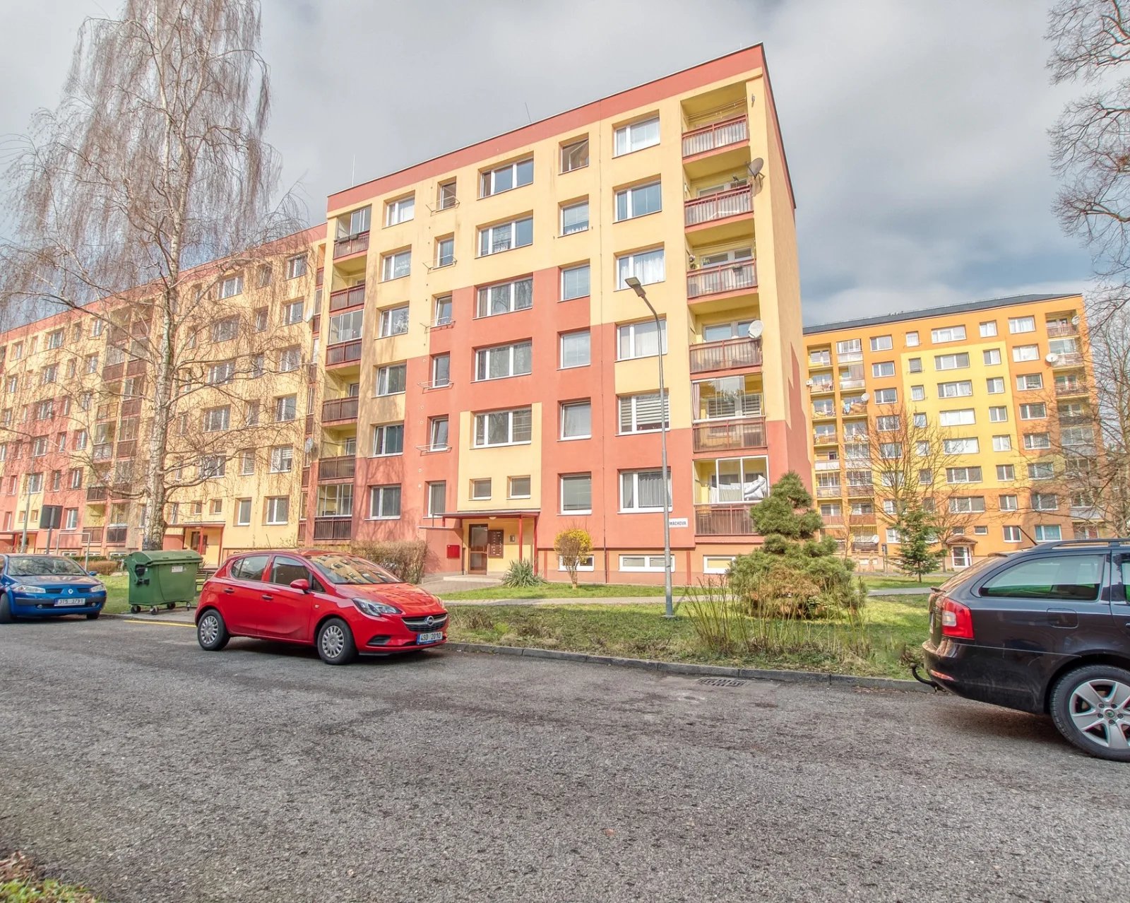 Byt 2+1 s výhledem a klidem v posledním patře - 1.1