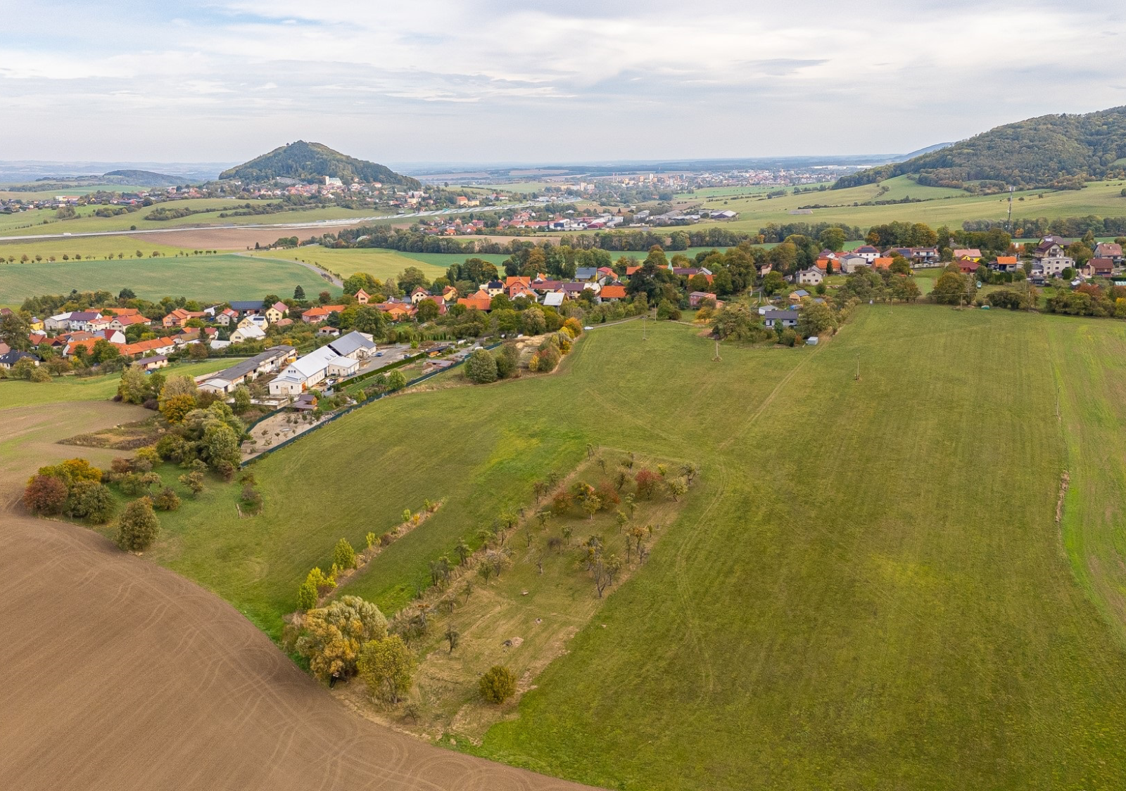Pozemky v Janovicích. Přes 10 000 m² svobody. - 7.2