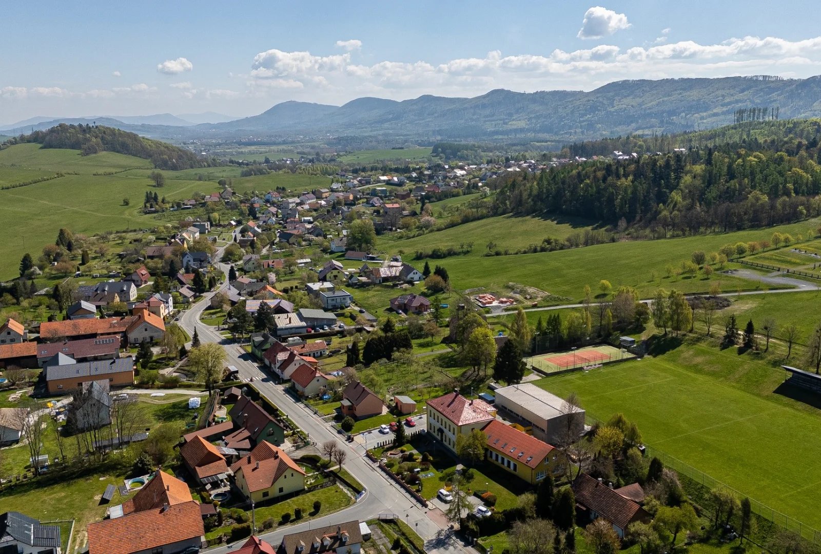Menší stavební pozemek v Hostašovicích - 8.1