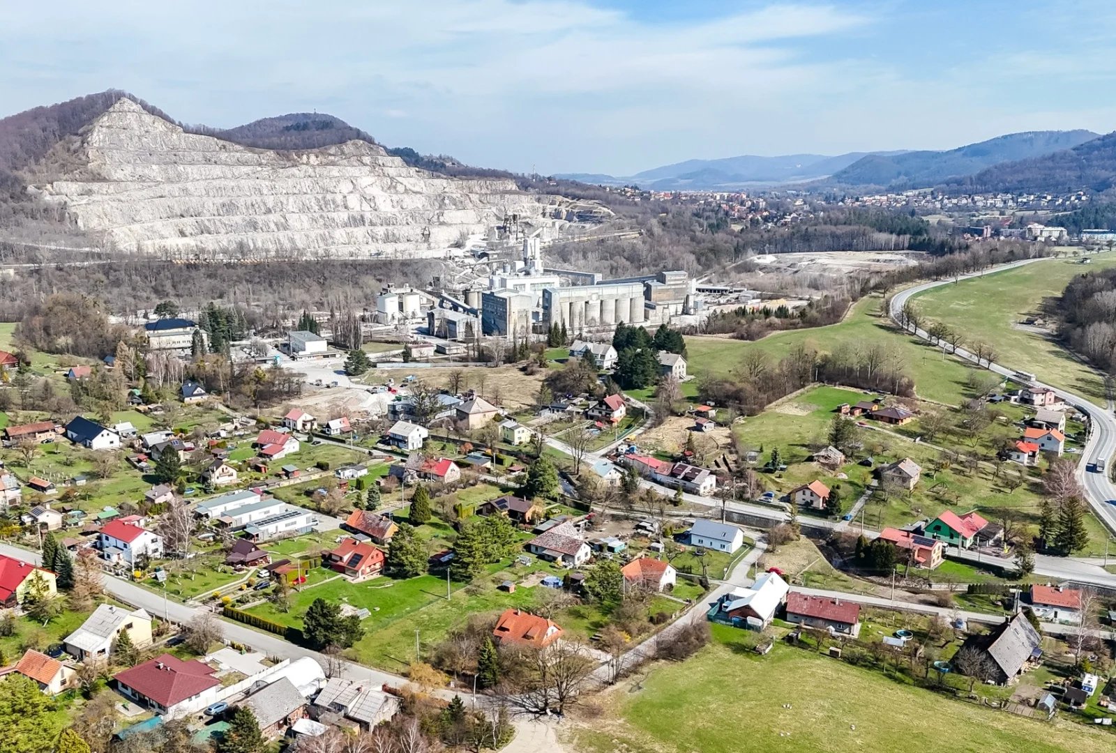 Světlý stavební pozemek v Ženklavě - 4.2