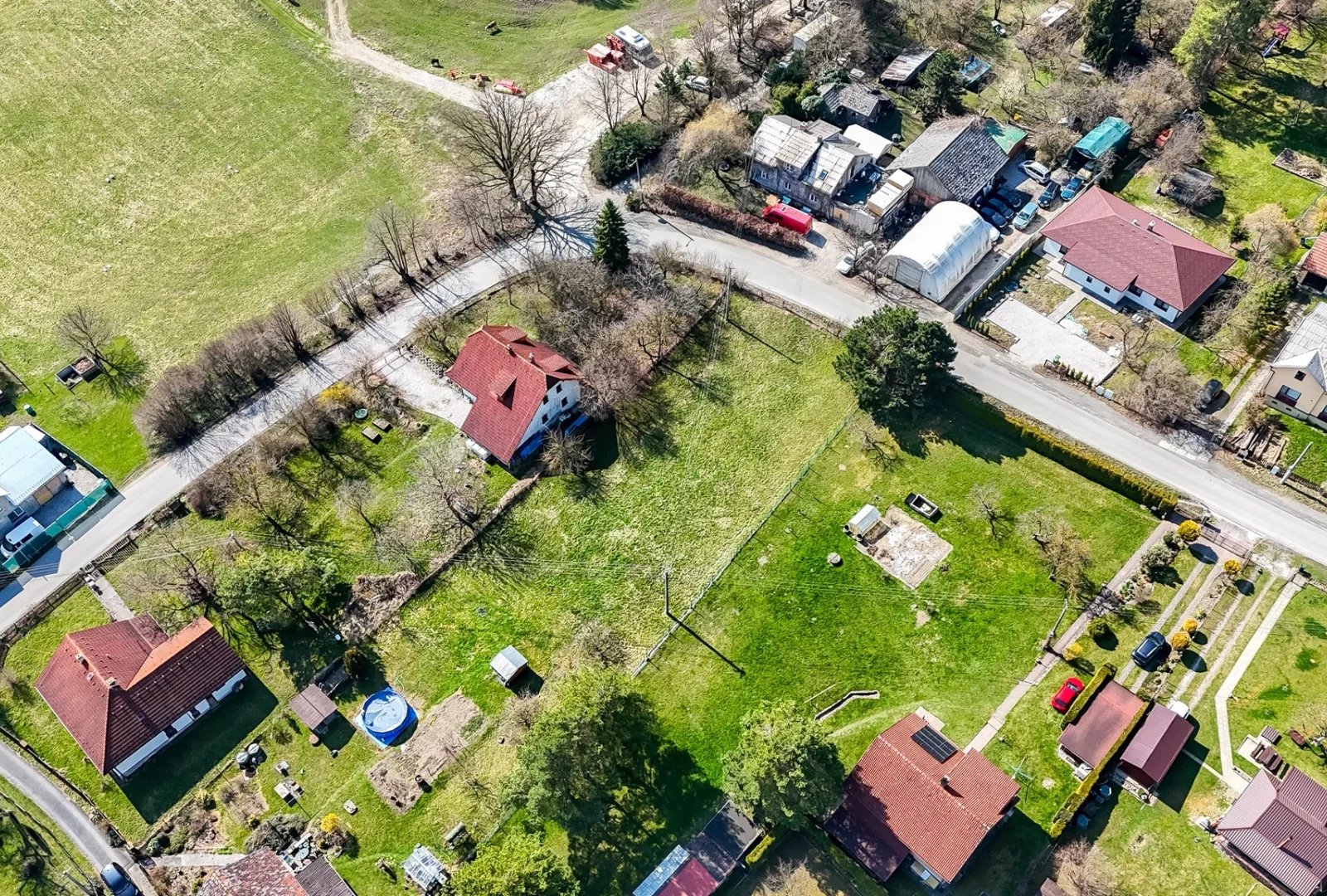 Světlý stavební pozemek v Ženklavě - 6.1