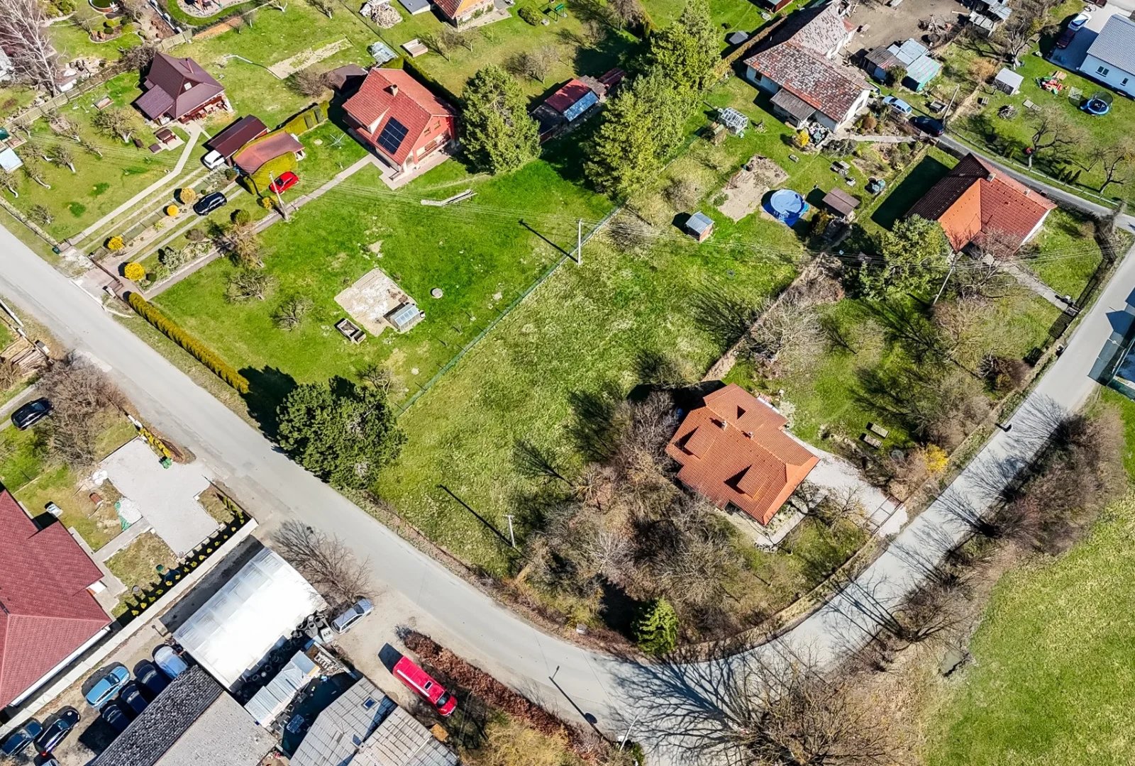 Světlý stavební pozemek v Ženklavě - 8.1