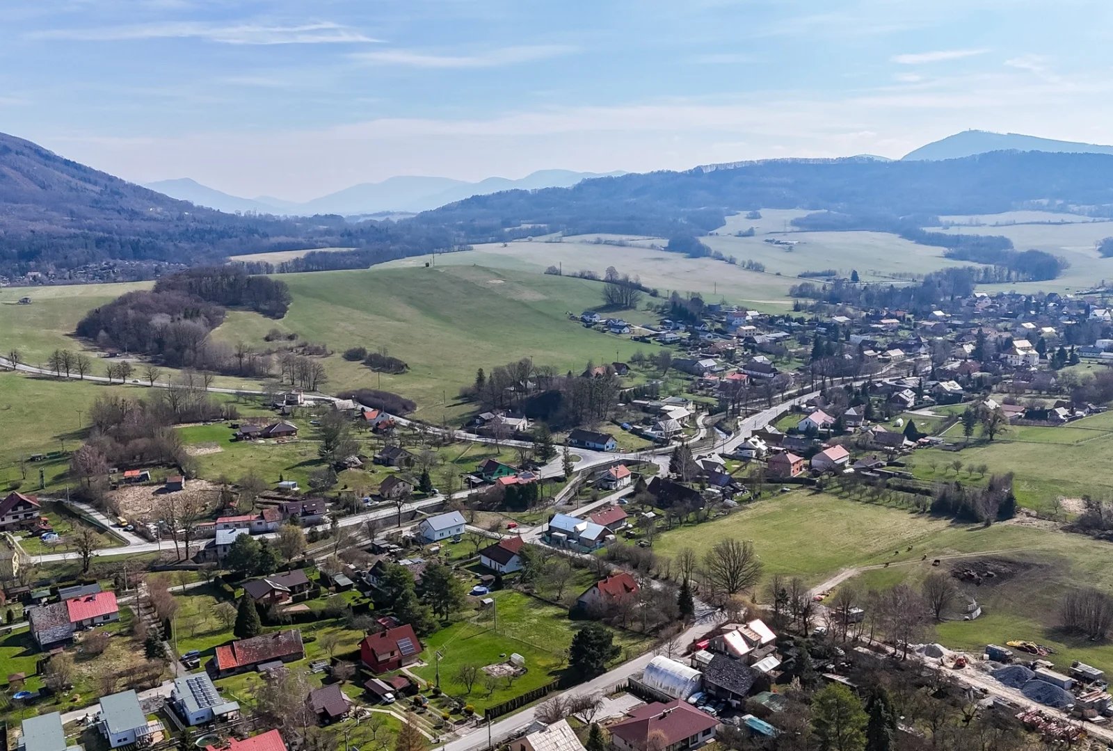 Světlý stavební pozemek v Ženklavě - 8.2