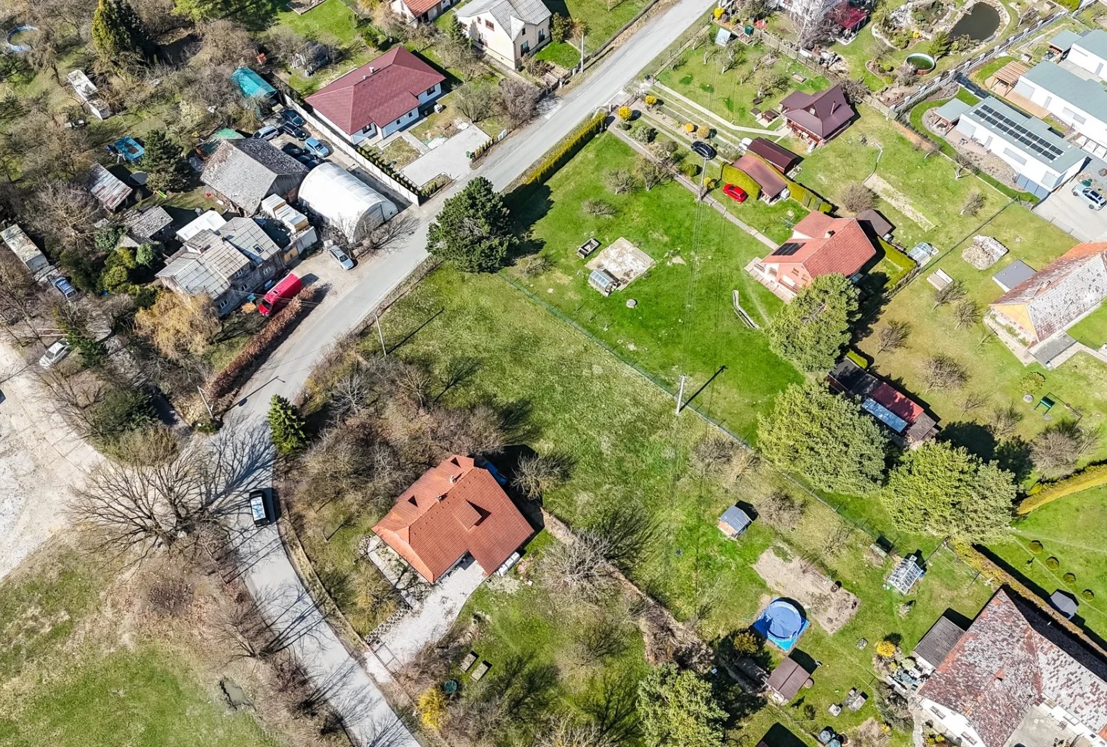 Světlý stavební pozemek v Ženklavě - 9.1